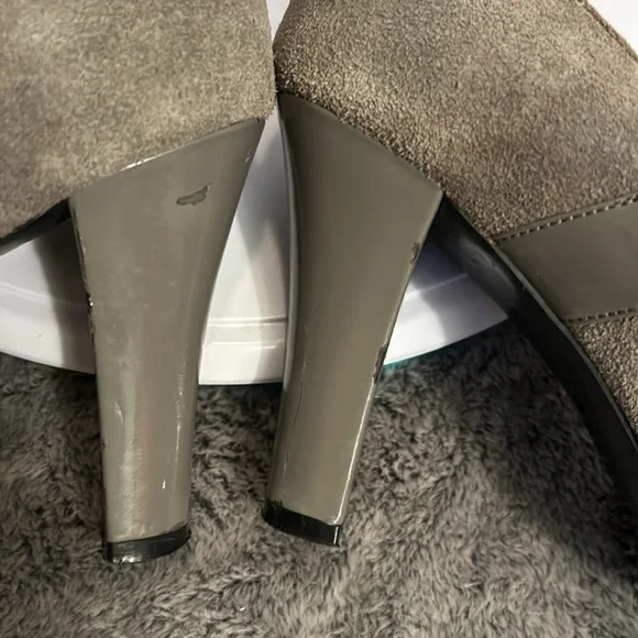 Merona Gray Suede Shoes. Size 9 - Picture 11 of 11